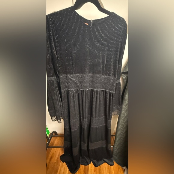 Dresses & Skirts - Long Sleeve Black Lace-Trim Evening long Dress fits Xl & XXL Good for Maternity